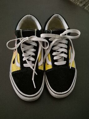 Vans Off The Wall Kids Black and Yellow Low-Top Sneakers